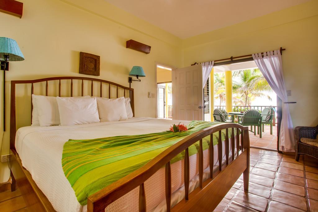 Robert'S Grove Beach Resort Placencia Room photo